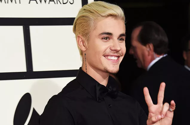 justin-bieber-grammy-2016-red-carpet-billbaord-650
