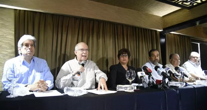 de-izquierda-a-derecha-luis-mercado-miguel-crouch-delia-josefina-ortiz-jose-delio-guzman-jose-villaman-y-gregorio-mora