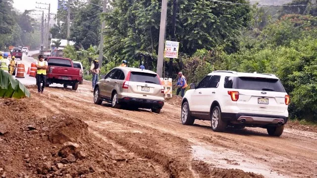 transportistas-de-carga-exigen-del-gobierno-reparacion-ante-mal-estado-de-la-maltrecha-carretera-puerto-plata-navarrete-3