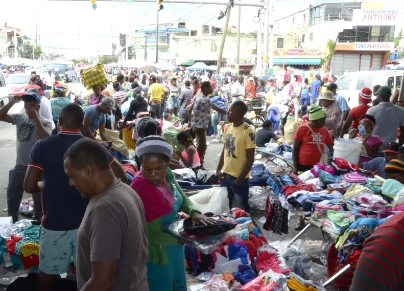 Reportaje a los vendedores de el mercado de las pulgas/foto Jose de Leon
