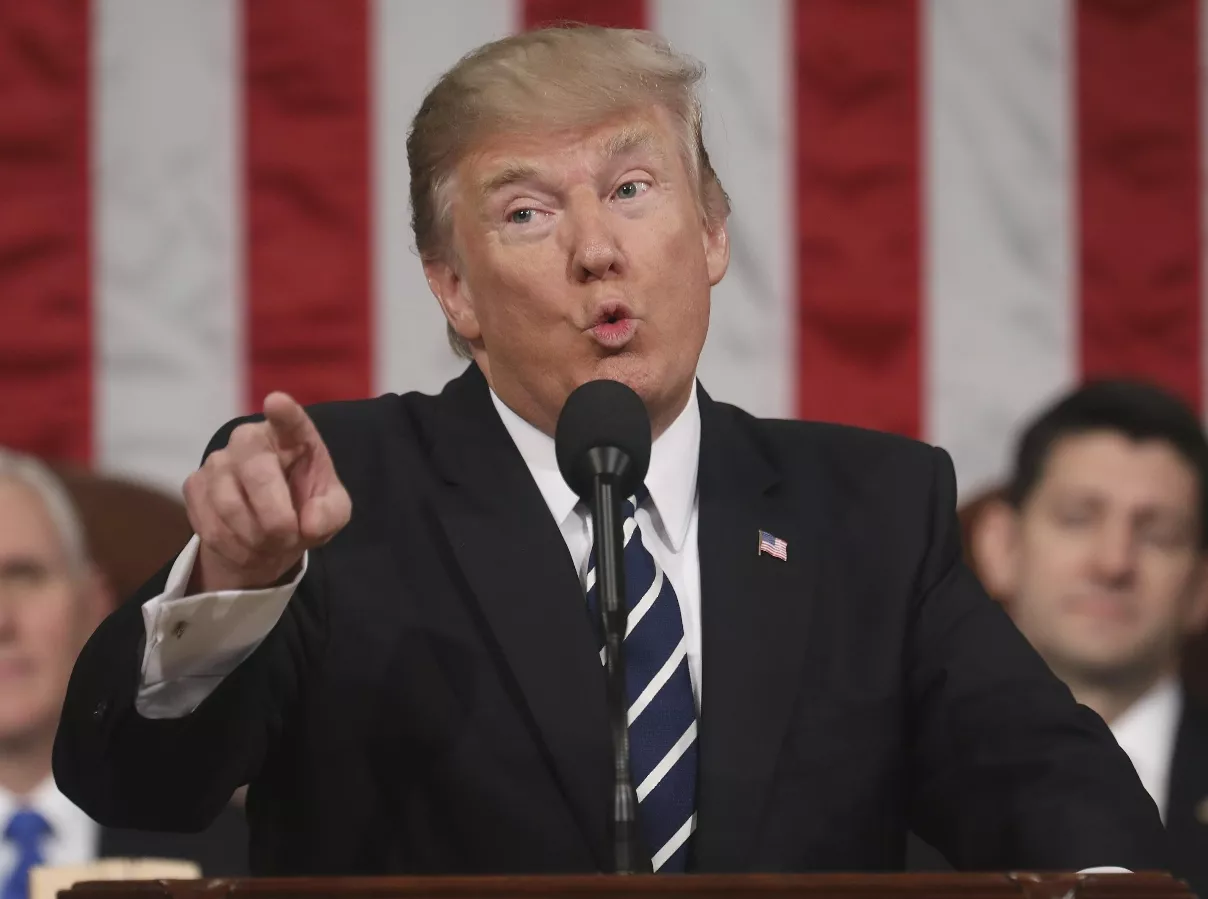 Halagos republicanos y críticas demócratas al discurso de Trump