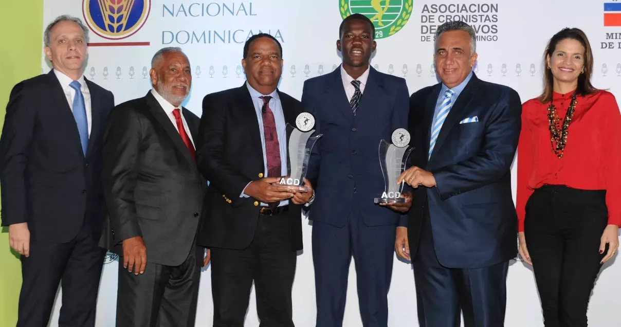 PREMIACION DEL  ATLETA DEL AÑO DE LA ACD 2017/HOY/CARLOS ALONZO/2/4/2017