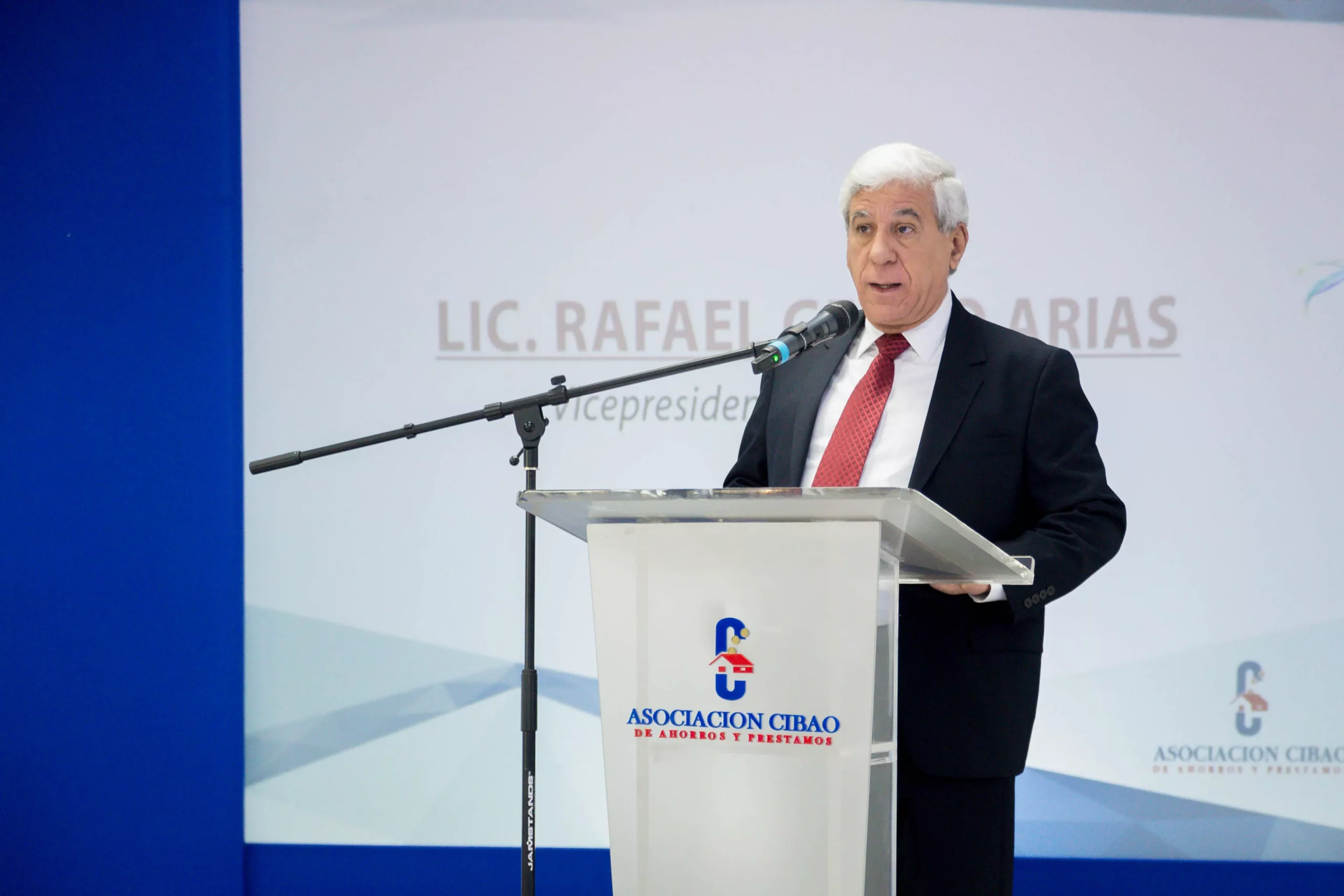 rafael-genao-mientras-ofrece-las-palabras-centrales