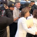 El desfile de los arrestados se inició con la salida del sol