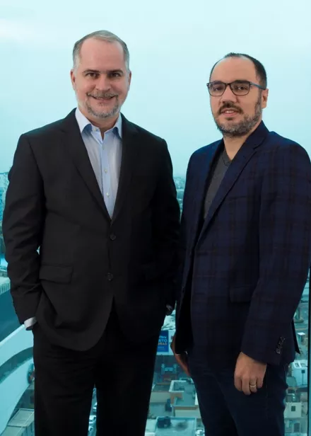alejandro-fernandez-y-chris-corcino