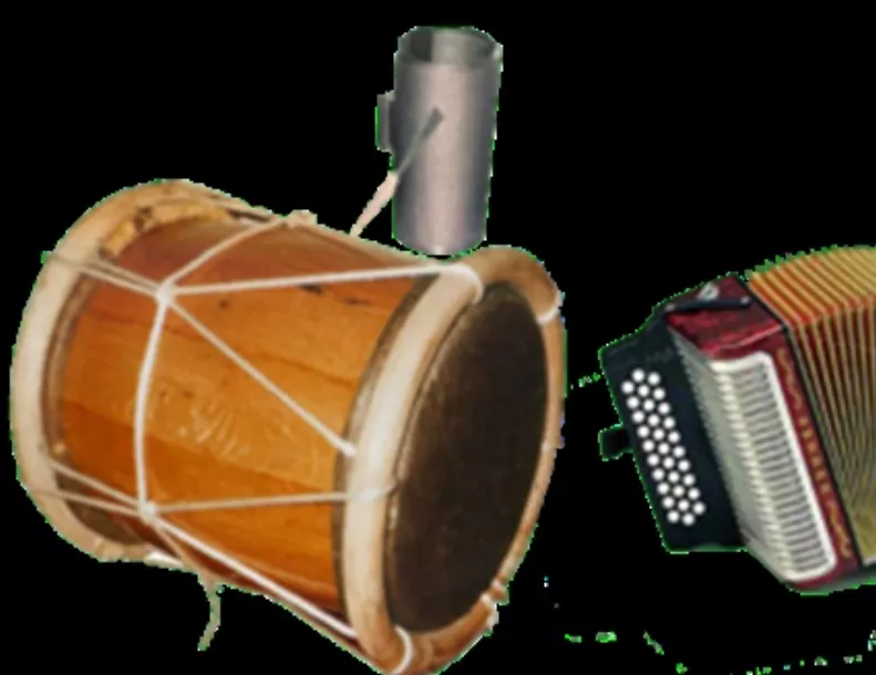 tambora y acordeon.