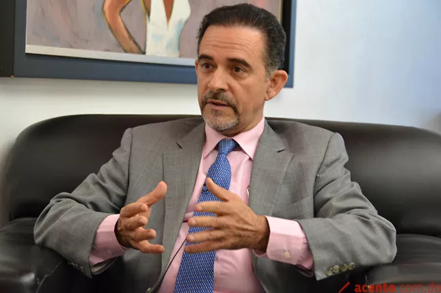 Carlos Salcedo.