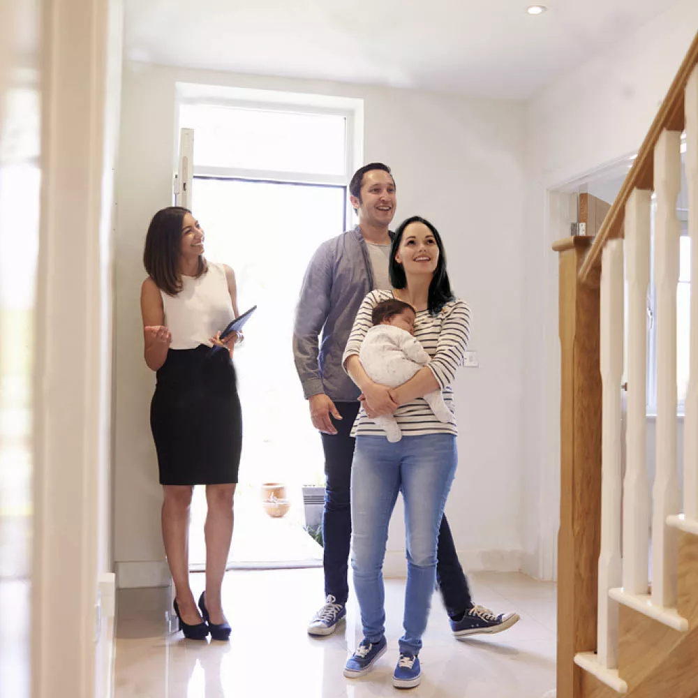 familia-visita-vivienda