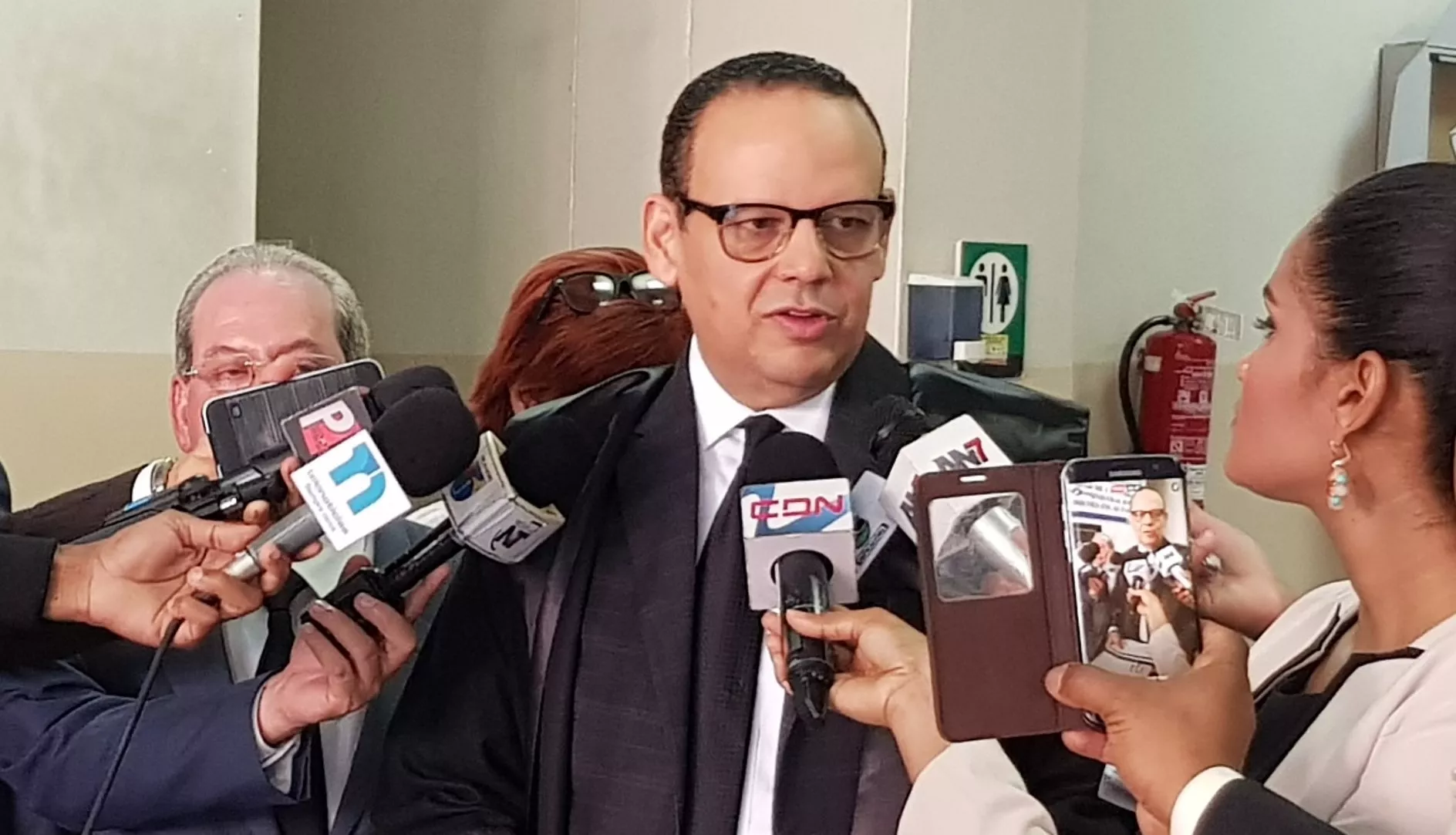 trajano-potentini-mientras-depositaba-accion-de-amparo-preventivo-en-contra-de-acroarte