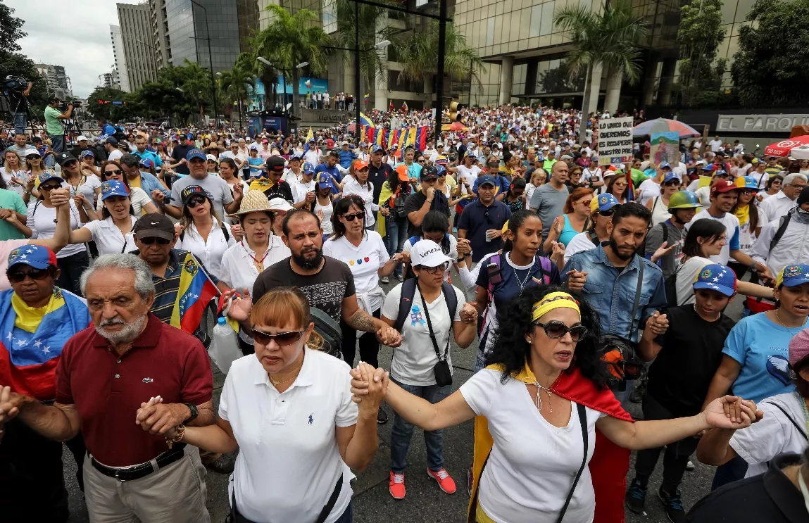 OPOSICIÓN VENEZOLANA REALIZA MANIFESTACIÓN RELIGIOSA POR LA PAZ DEL PAÍS