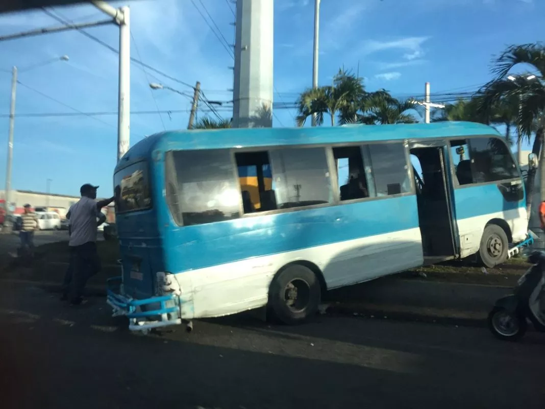 21d7b22f-accidente-de-guagua_cdn-37-1068×801