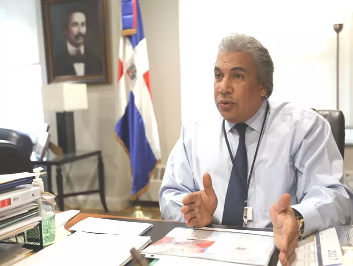 consul-dominicano-ny-descubre-y-hacer-detener-abusos-contra-presos-criollos