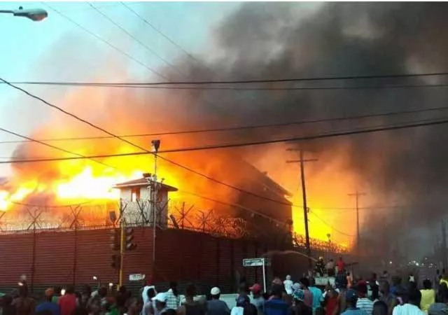 reportan-incendio-en-la-carcel-mas-importante-de-guyana