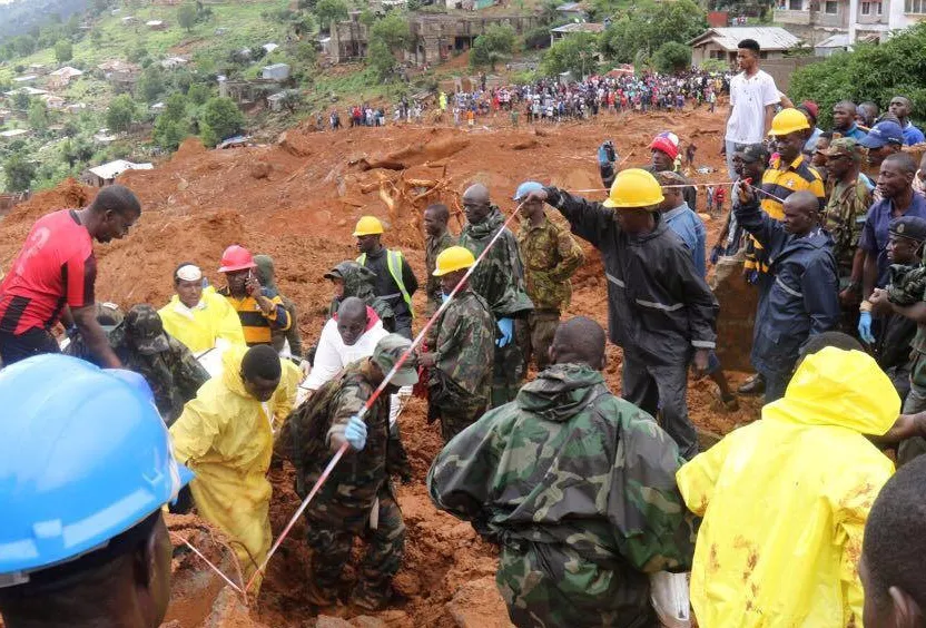 servicios-de-rescate-en-sierra-leona-reuters