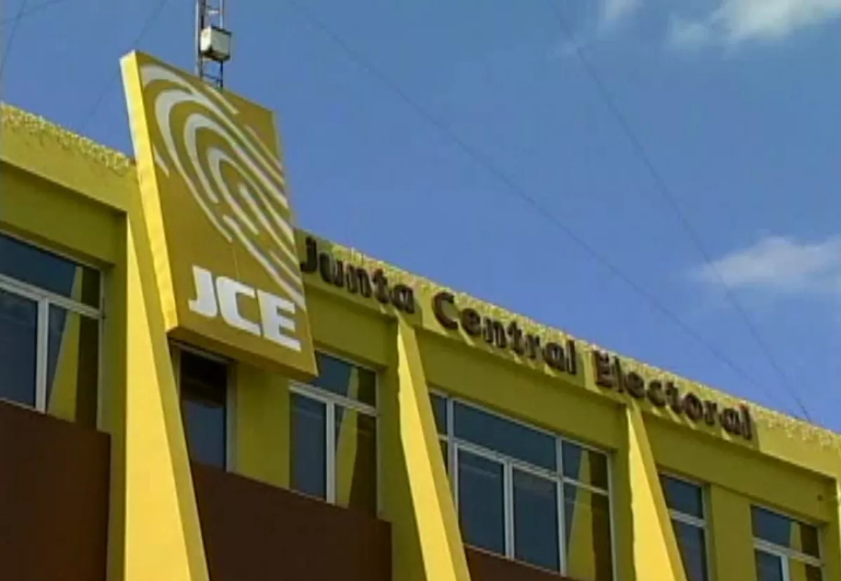 jce-pagina-recibe-premio