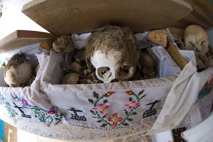 LOS MUERTOS SALEN DE LA TIERRA EN POMUCH POR EL AMOR DE SUS SERES QUERIDOS