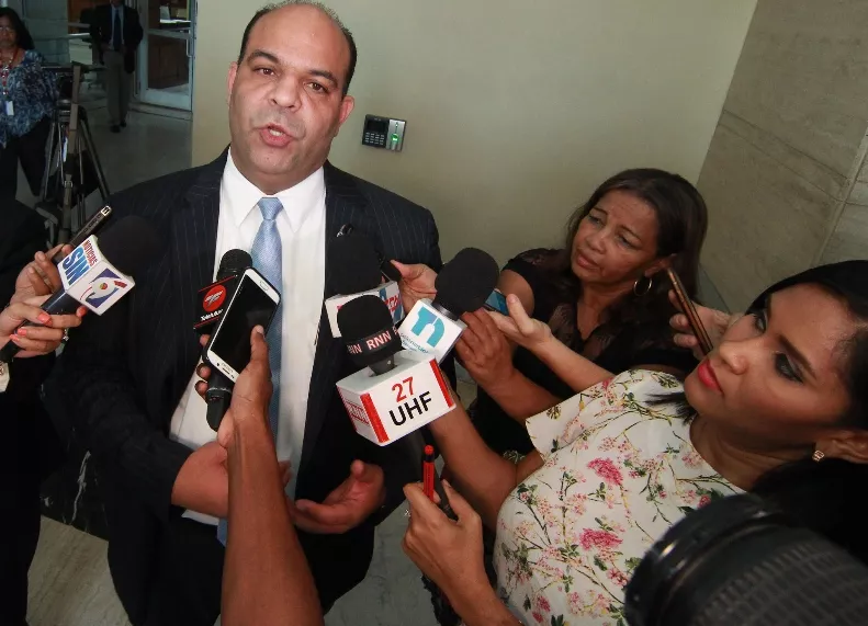 El abogado Felix Porte, es interrogado en la Procuduria. Foto> Elieser Tapia.