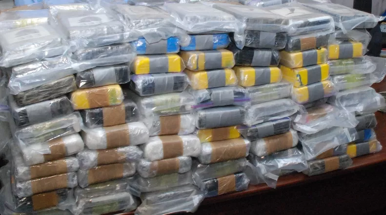 Incautan Dinero Y Drogas.