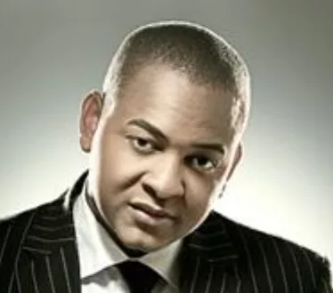 Wason Brazobán. Artista dominicano.
