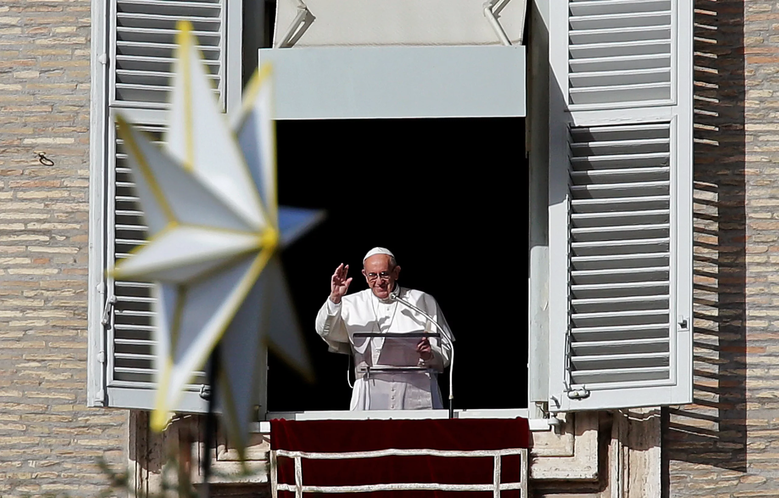 2017-11-26t115448z_1131344666_rc1b59c38d50_rtrmadp_3_pope-angelus-x43795