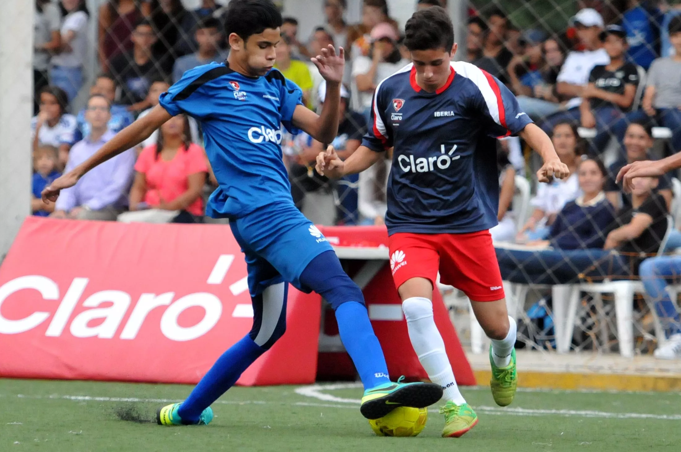 accion-del-partido-en-que-instituto-iberia-derroto-a-santago-christian-para-coronarse-campeon-de-la-etapa-cibaena-del-intercolegial-claro-de-futsal-masculino-2017