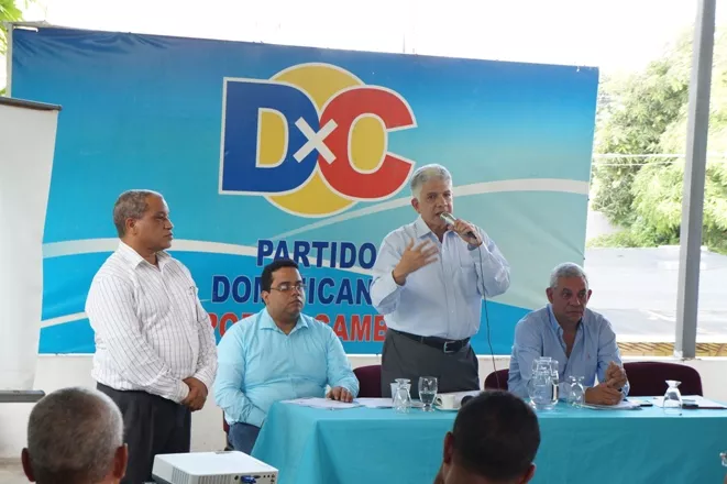 eduardo-estrella-ofrece-detalles-de-la-resolucion-aprobada-por-el-consejo-ejecutivo
