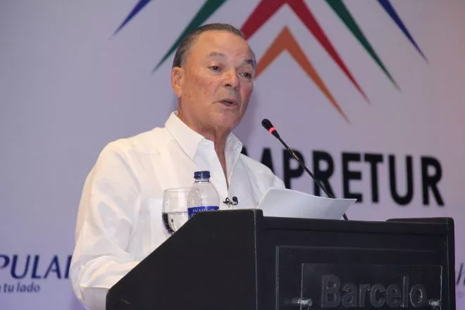 frank-rainieri-durante-la-conferencia-presentada-en-el-acto-de-adompretur