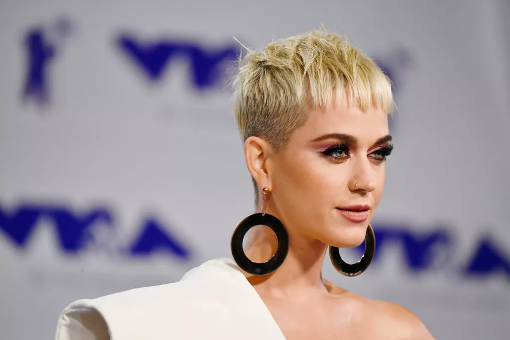 katy-perry-2017-mtv-video-music-awards-red-carpet-fashion-stephane-rolland-couture-tom-lorenzo-site-1