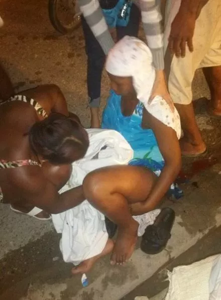 mujer-haitiana-da-a-luz-en-plena-calle-en-un-sector-de-cabarete