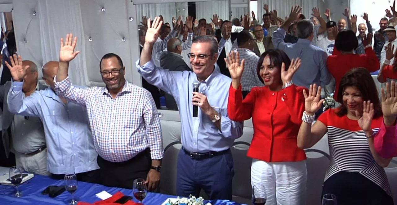 foto-de-luis-durante-encuentro-con-los-frentes-sectoriales-de-su-proyecto-politico