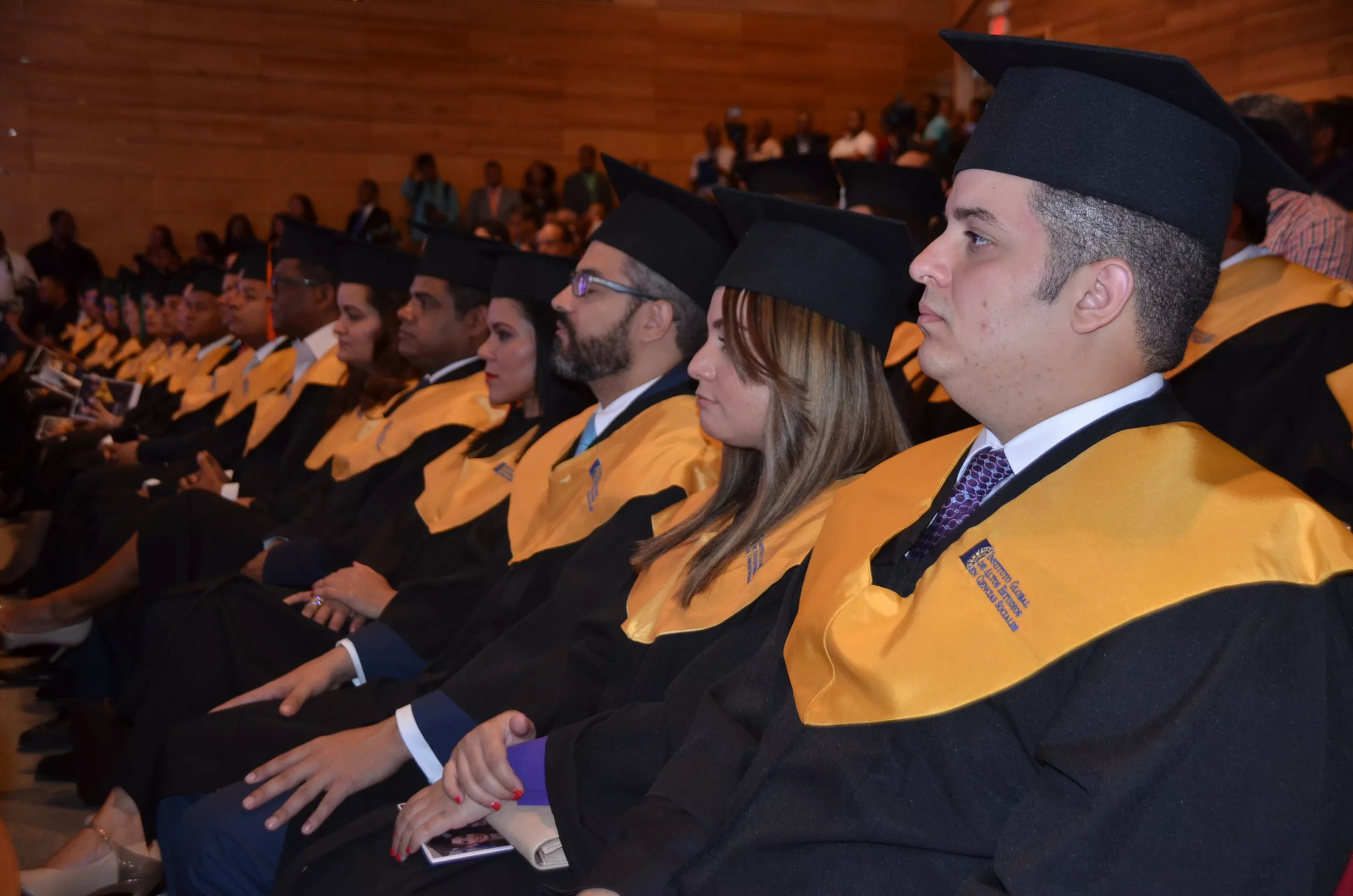 graduandos-de-la-vi-graduacion-ordinaria-del-iglobal