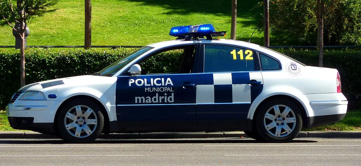 1200px-volkswagen_passat_policia_municipal_madrid