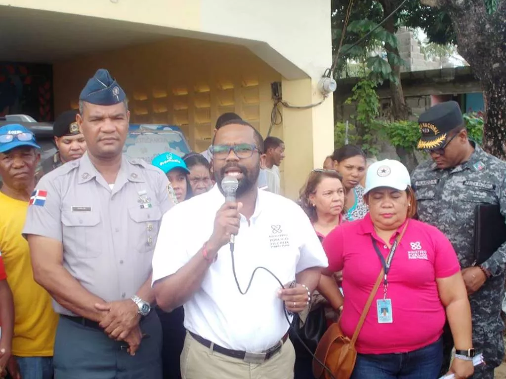 autoridades-y-entidades-comunitarias-realizan-jornada-educativa-en-cabarete-para-crear-conciencia-sobre-la-violencia-contra-la-mujer