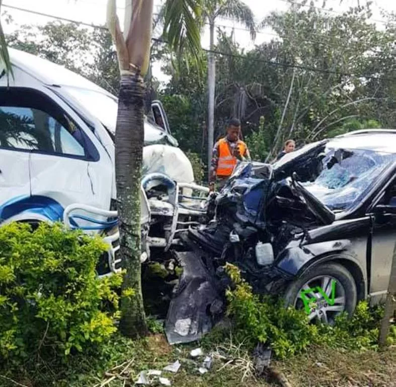 choque-de-yipeta-y-minibus-del-transporte-publico-deja-el-saldo-de-siete-heridos-en-cabarete