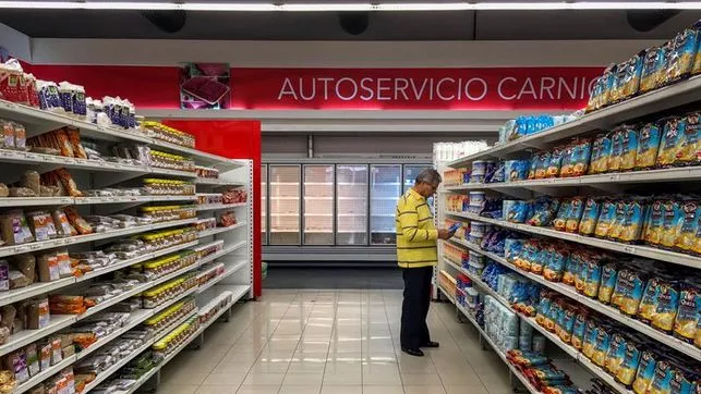 inspectores-ordenan-precios-supermercados-venezuela_ediima20180106_0200_4