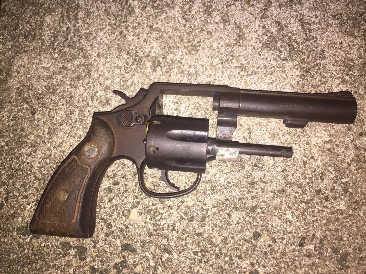 revolver-ocupado-a-argenis-c