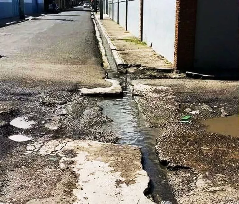 siguen-las-quejas-ciudadanas-por-hoyos-y-baches-en-calles-de-puerto-plata