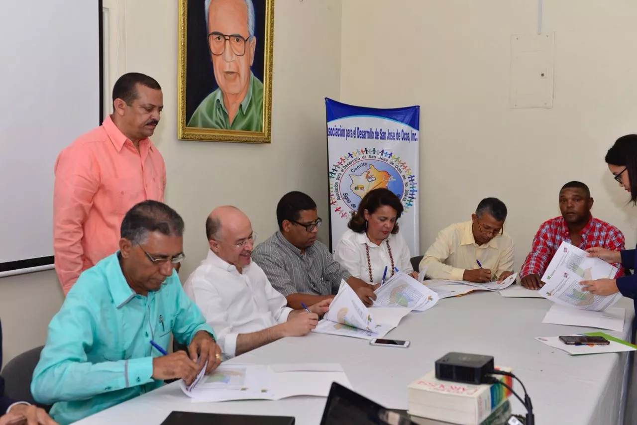 firma-de-acuerdo-co-manejo-parque-luis-quinn-1