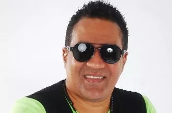 Hombre merengue Kinito Méndez