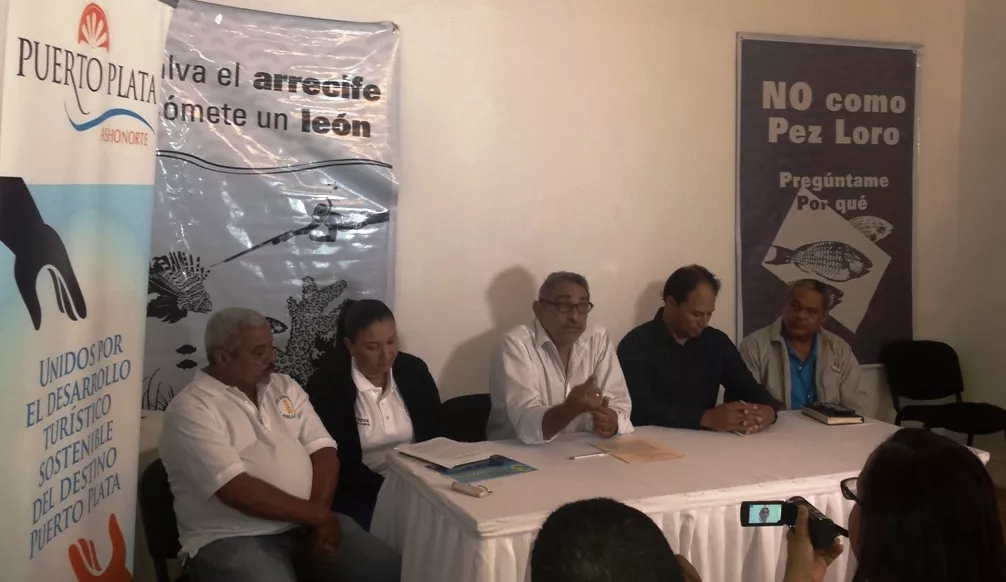 cuatro-instituciones-firma-acuerdo-para-la-campana-educativa-salvemos-al-pez-loro