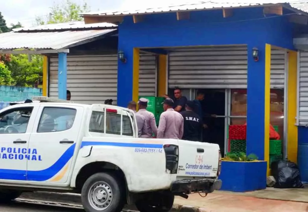 autoridades-cierran-comercios-que-infringiendo-dispocisiones-de-semana-santa-expendian-bebidas-alcoholicas-en-puerto-plata