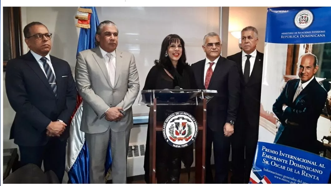 angelita-vargas-junto-a-delegacion-premio