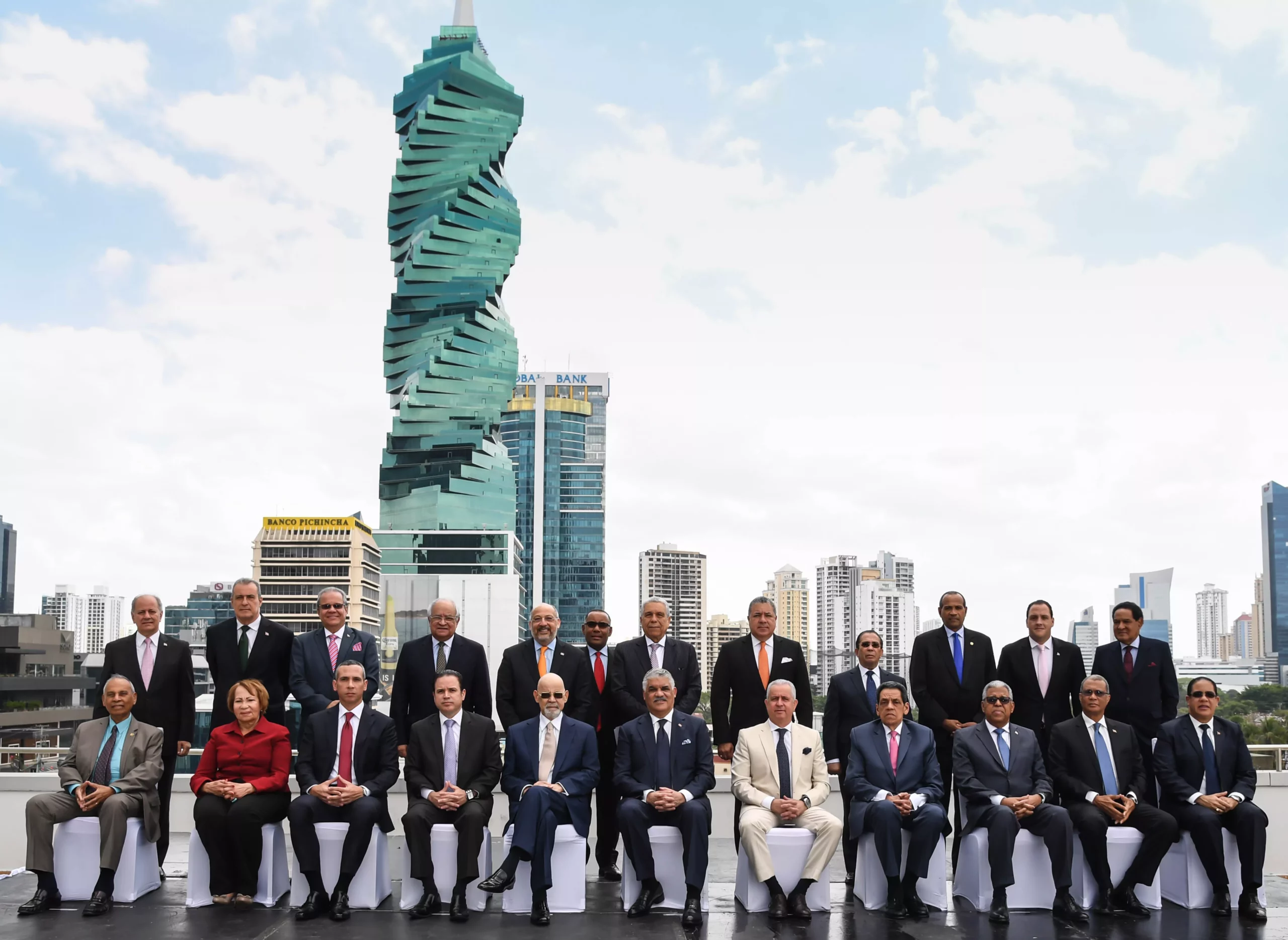 canciller-miguel-vargas-y-embajadores-rd