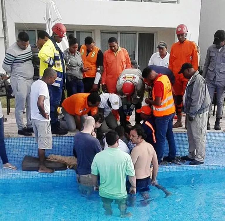 socorristas-de-puerto-plata-ayudan-nino-que-introdujo-brazo-en-conducto-de-una-piscina-en-sosua-se-recuperan-bomberos-accidentados