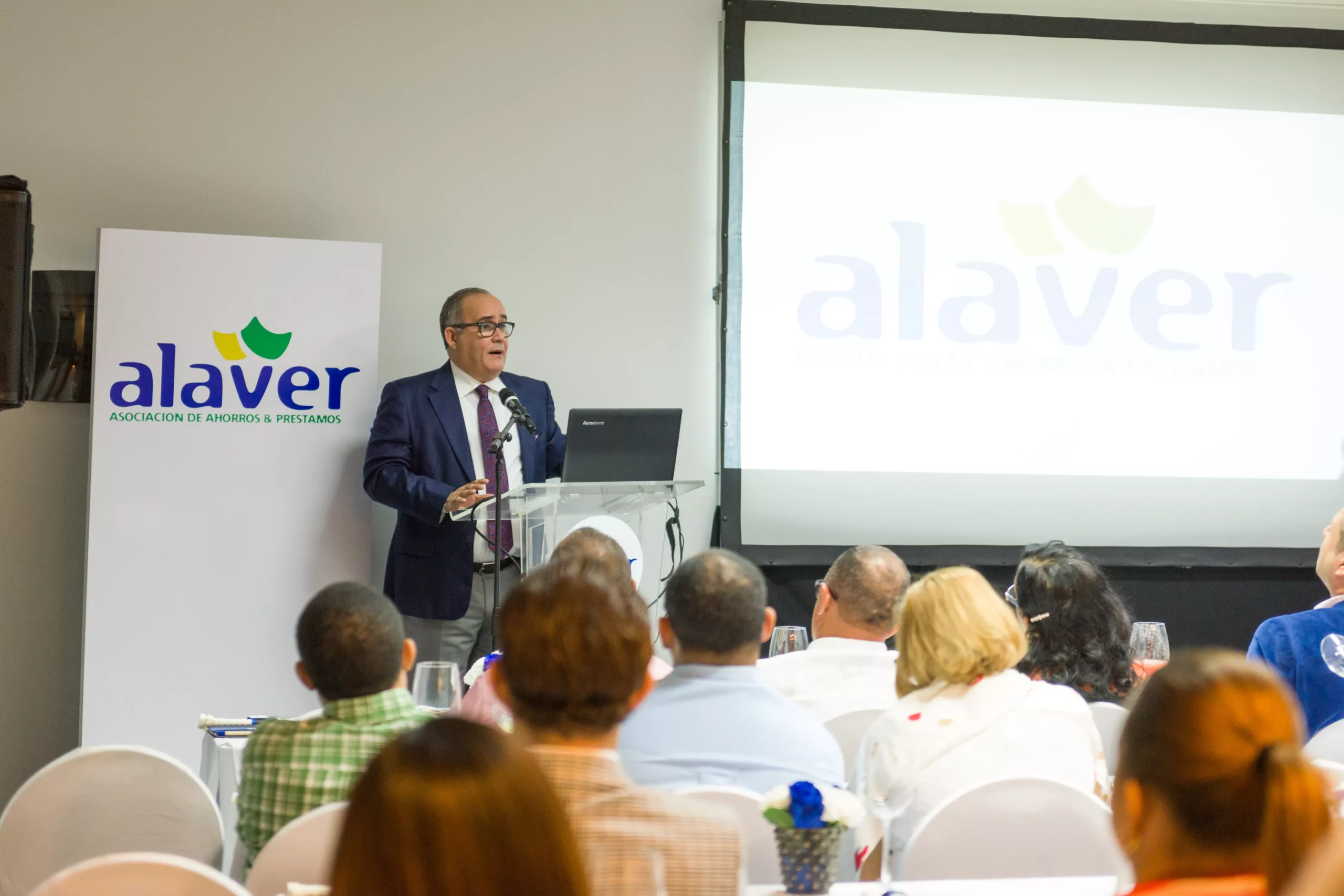 el-jurista-ricardo-rojas-leon-mientras-exponia-en-alaver