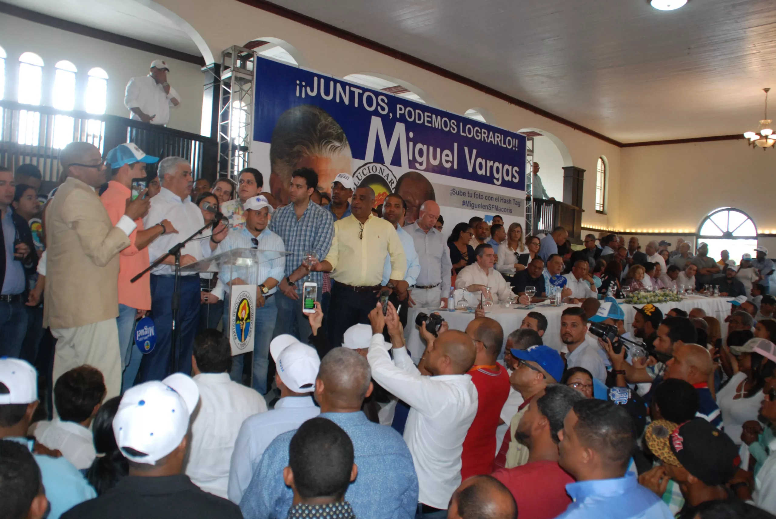 miguel-vargas-encabeza-acto-masivo-en-sfm