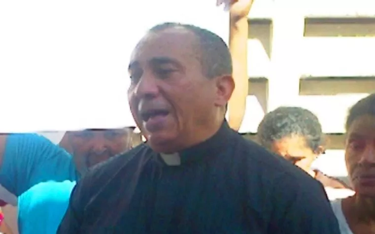 padre-bernardo-vasquez-reprende-legisladores-que-solo-piensan-en-intereses-partidistas-y-se-olvidan-del-pais
