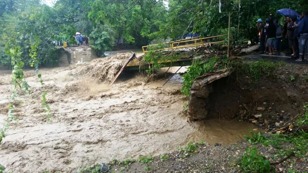 senador-paliza-de-puerto-plata-solicita-a-obras-publicas-construccion-de-puentes-colapsados-en-el-2016-que-mantienen-aisladas-a-comunidades-de-altamira-1