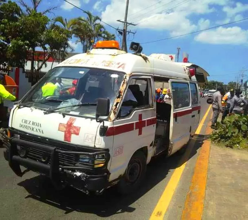 ambulancia-cruz-roja-dominicana-en-puerto-plata-se-cae-a-pedazos-ante-indifrencia-de-funcionarios-y-autoridades-jpg