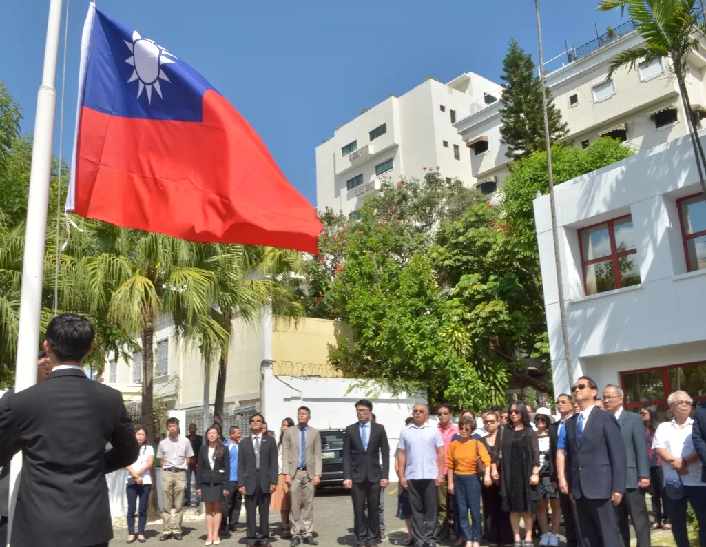 Bajar la bandera de Taiwan 01-05-2018. Ana Marmol